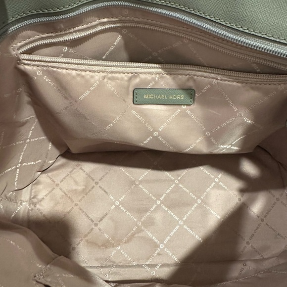 Michael Kors Jet Set Large Tote Bag - Picture 9 of 9